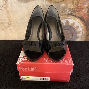 Mootsies Tootsies Classic Black Pumps